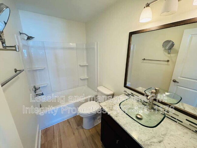 Building Photo - 113 Bayou St