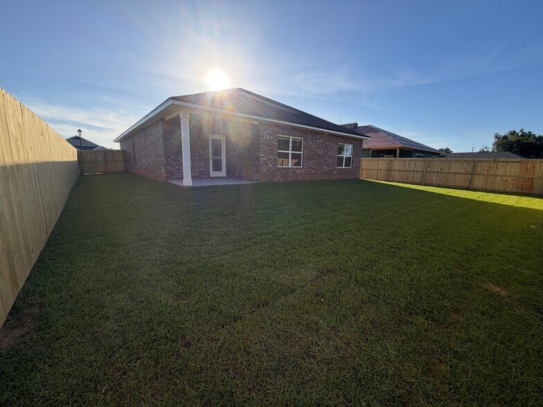 Building Photo - 14828 Dayton Cir
