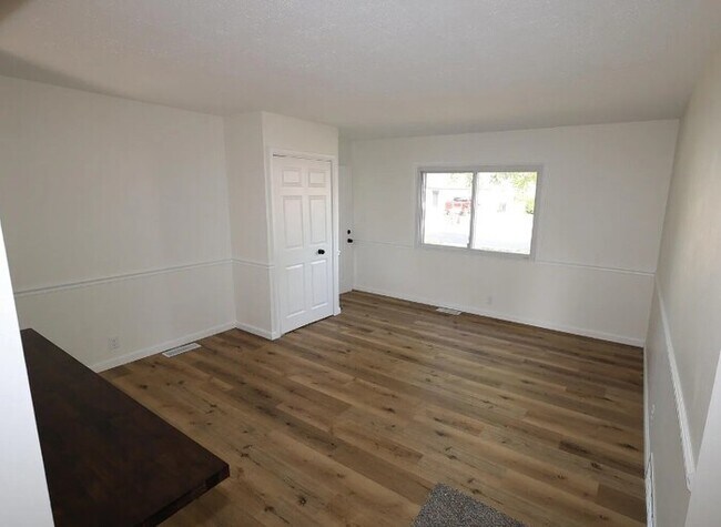 Building Photo - The Hass House | Comfortable South Bend Getaway