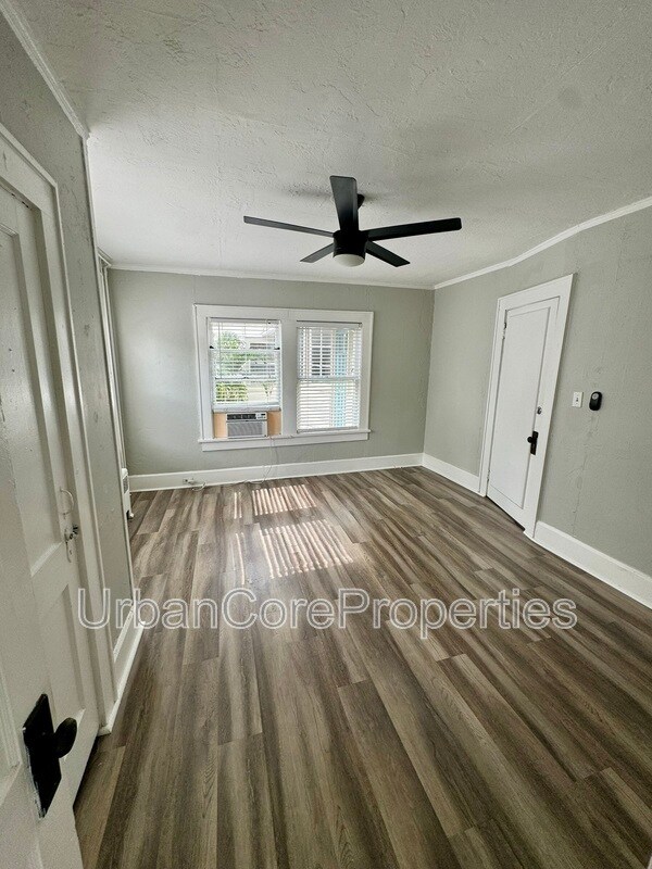 Building Photo - 236 10th Ave NE