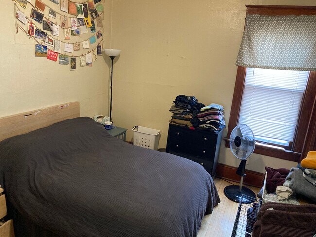 Building Photo - 601-03A E. Burleigh St.