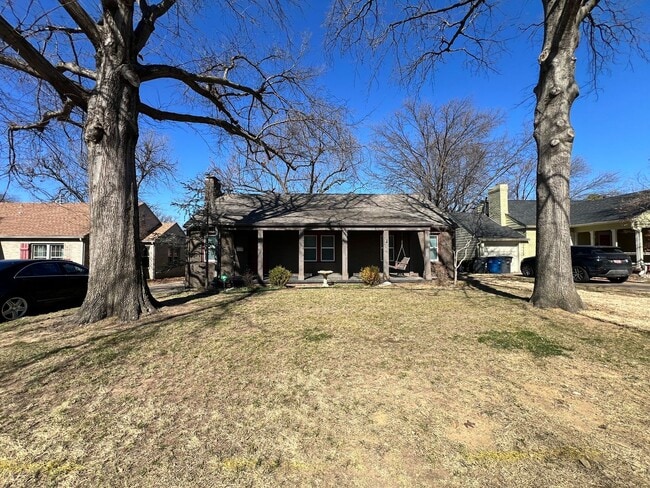 Building Photo - Beautifully renovated Midtown charmer