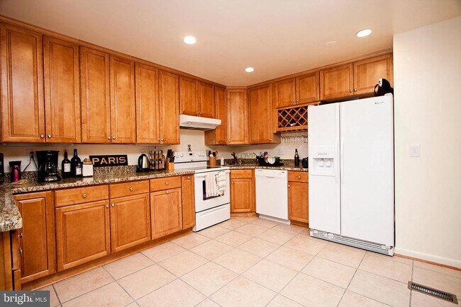 Building Photo - 1712 12th St S