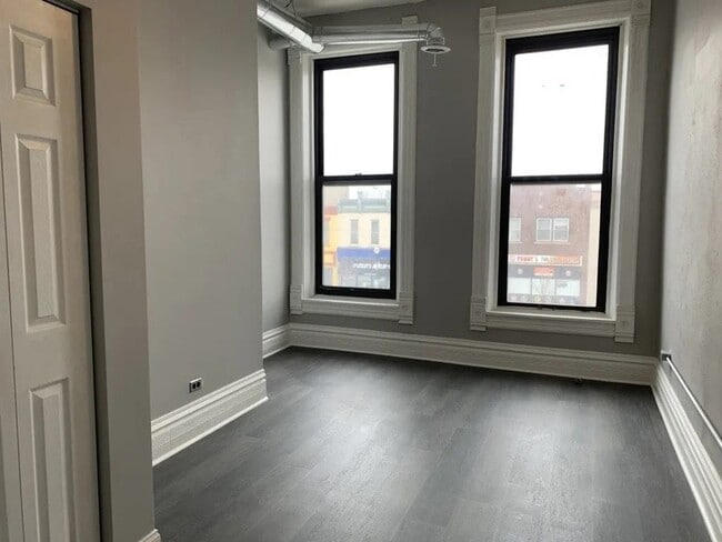 Building Photo - 8 N State St