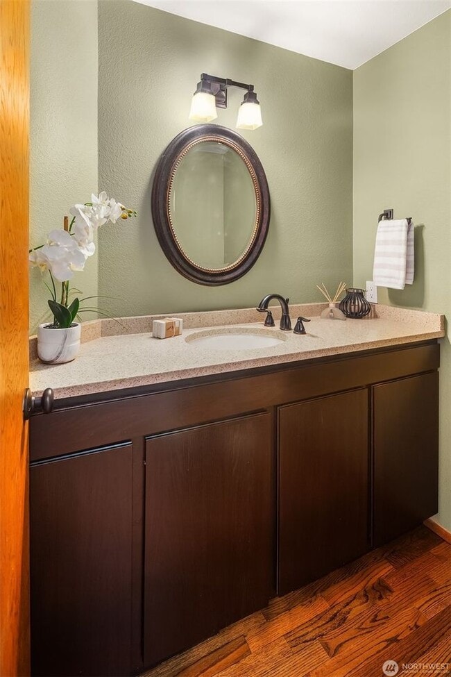 Building Photo - 3bd/2.25ba Edmonds House