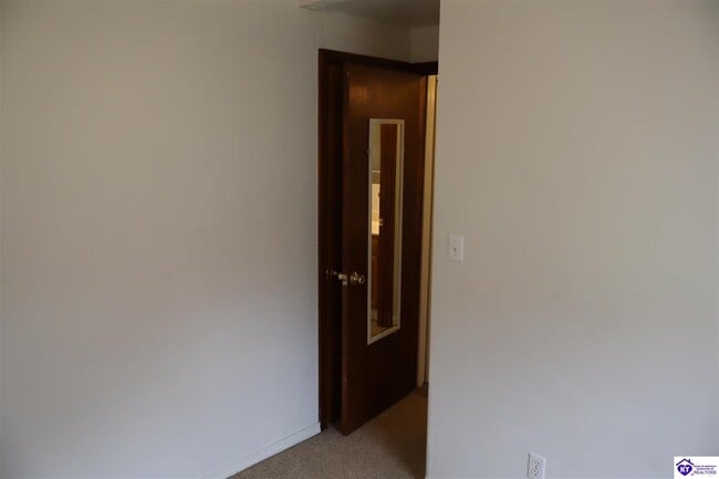 Building Photo - 316 Church St