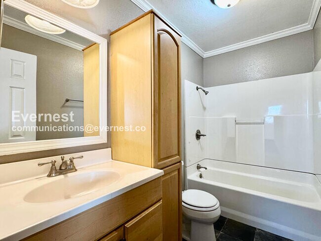 Building Photo - 3-Bed, 1.5-Bath Home with Garage / Pet-Friendly / Available now!