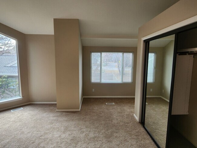 Building Photo - Love the area you live ! River Run area in South East Boise!