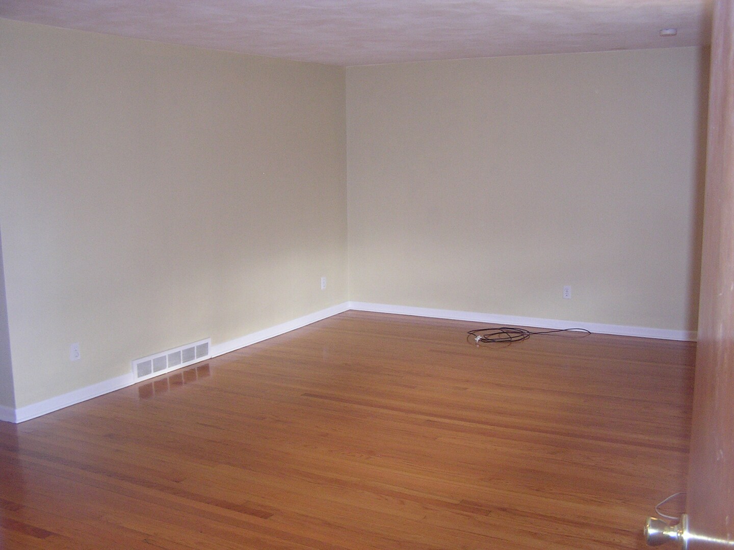 Building Photo - 301 Roosevelt Ave