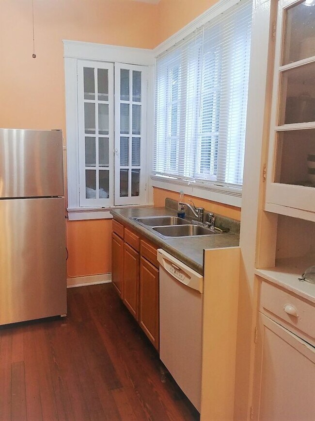 Building Photo - 3112 Napoleon Ave