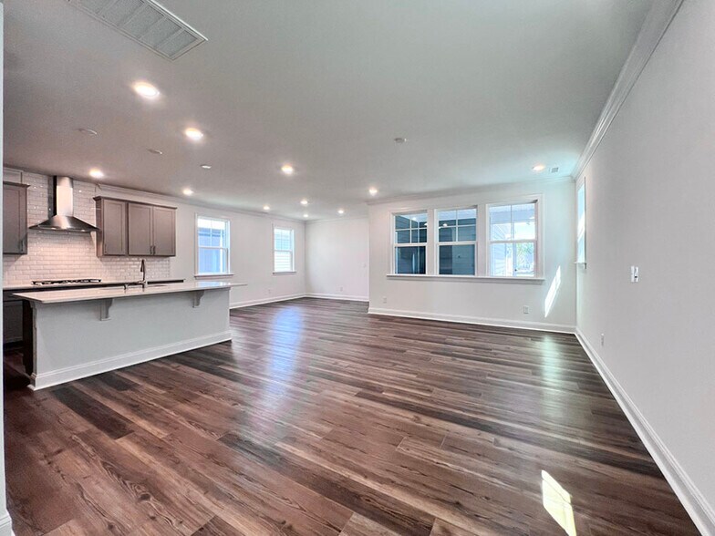 Building Photo - 876 Cassa Clubhouse Way