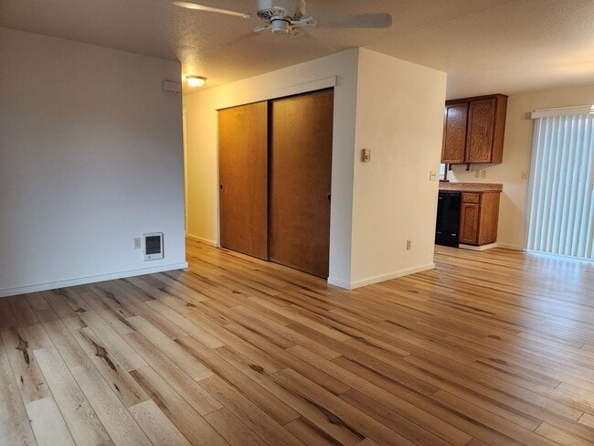 Building Photo - 3 Bedroom Rambler