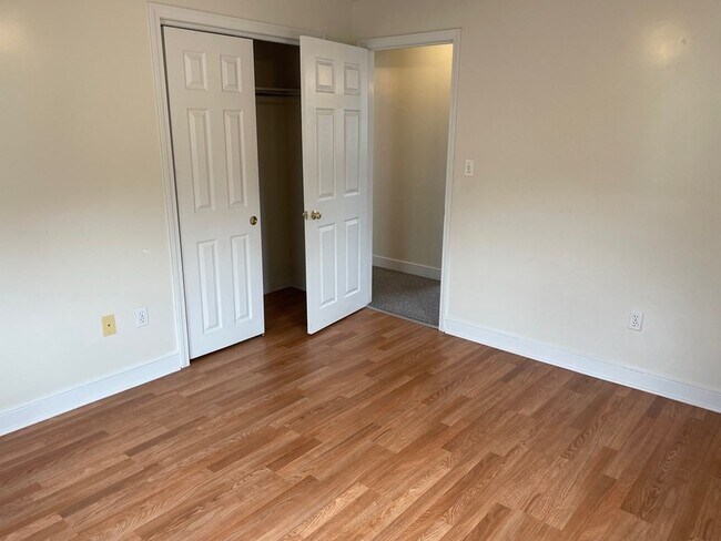 Building Photo - 32 Lincoln Rd