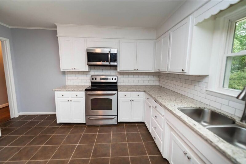 Building Photo - 219 Lakewood Dr