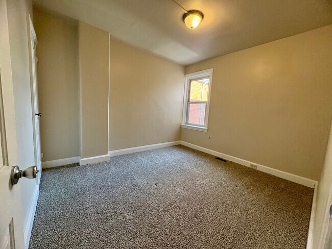 Building Photo - 3 Bedroom 1 Bathroom in Harrisburg!