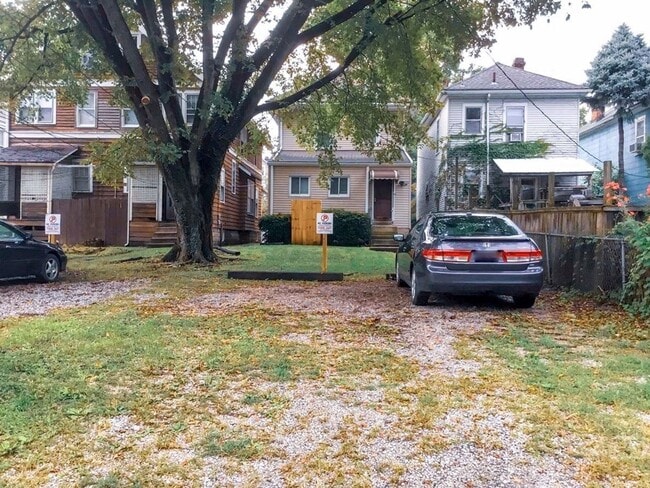 Building Photo - SINGLE FAMILY HOUSE!  4 BEDROOMS + 2 FULL ...