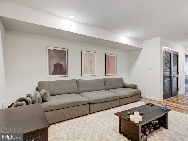 Building Photo - 1931 Colonial St