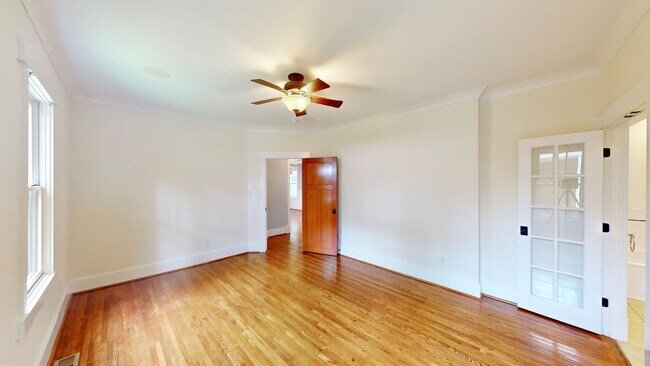Building Photo - 2320 Chesterfield Ave