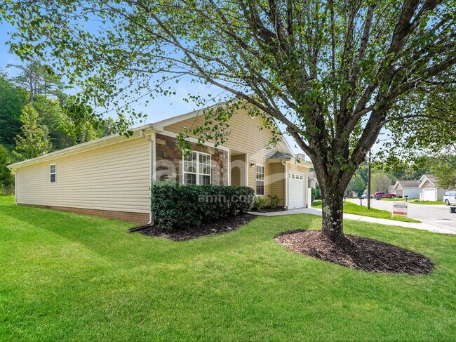 Building Photo - 5835 Regent Village Dr