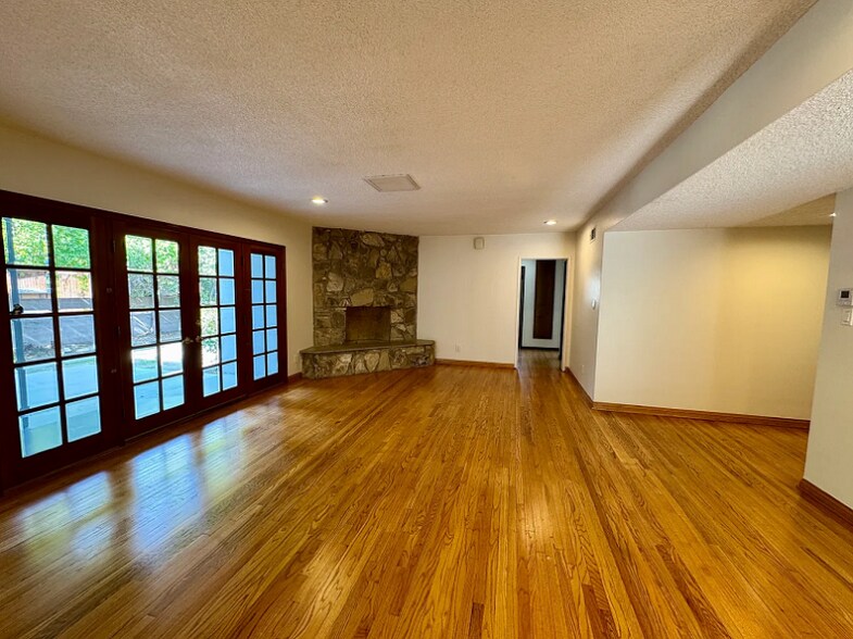 Building Photo - 6115 Alcove Ave