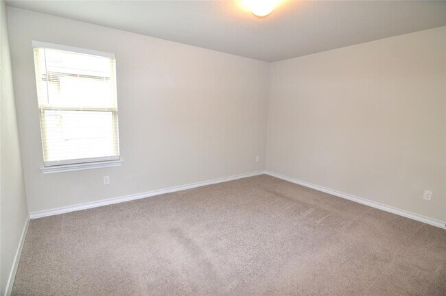 Building Photo - 212 Magna Ln