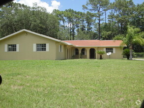 Building Photo - 2 Bedroom 1 bath DEBARY DUPLEX