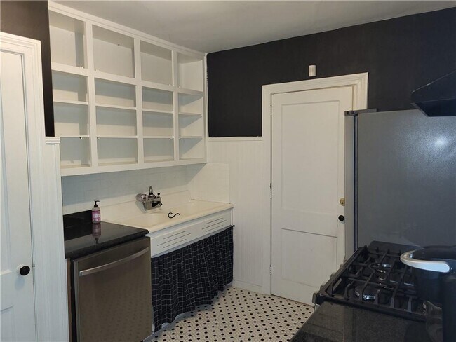 Building Photo - 3038 Gordon Cir