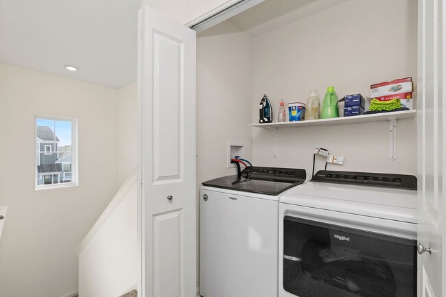 Building Photo - 3806 Honeysuckle Ln