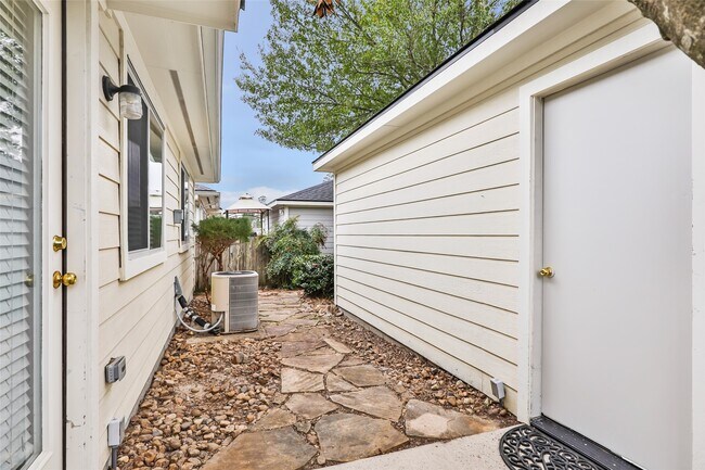 Building Photo - 20192 Alden's Oak