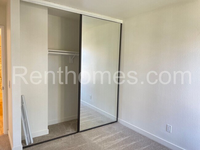 Building Photo - 9489 Fairgrove Ln