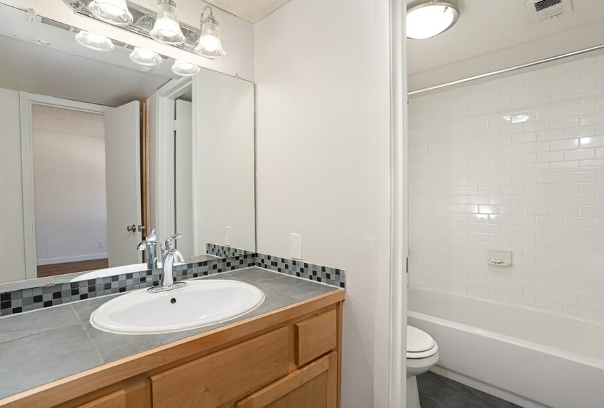 Building Photo - 2601 Penny Ln