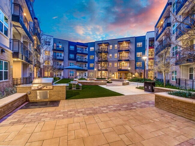 Building Photo - 6107 E Riverside Dr