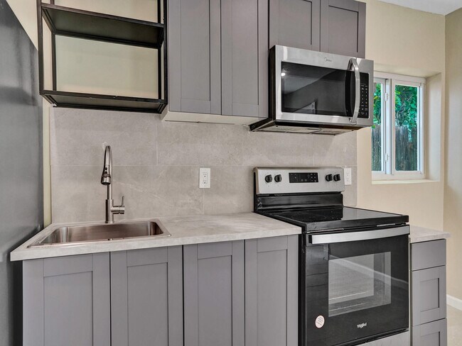 Building Photo - 2442 Garfield St