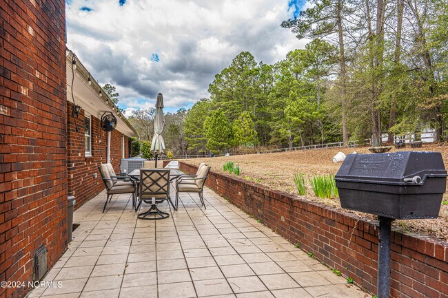 Building Photo - 309 Pinecrest Court Rd