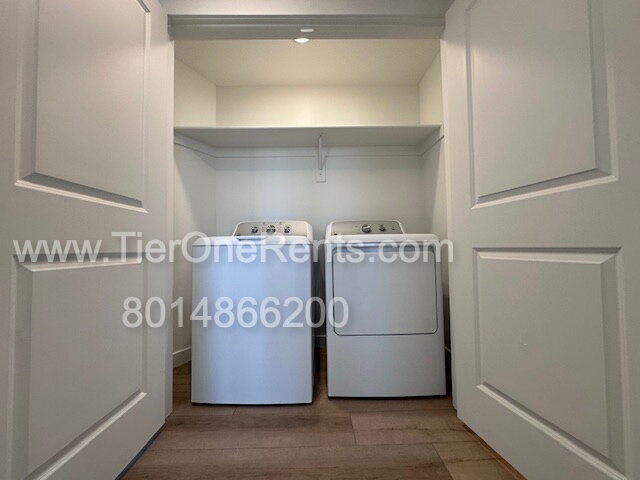 Building Photo - Move-in special:  First month's rent free!