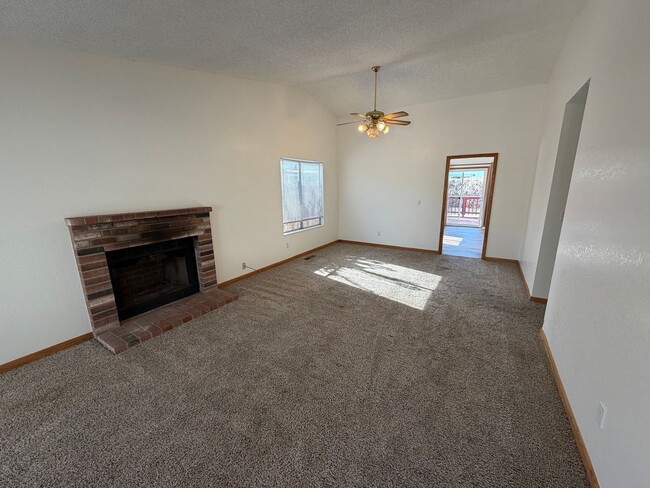 Building Photo - Cute 3 Bedroom Home in Sparks!