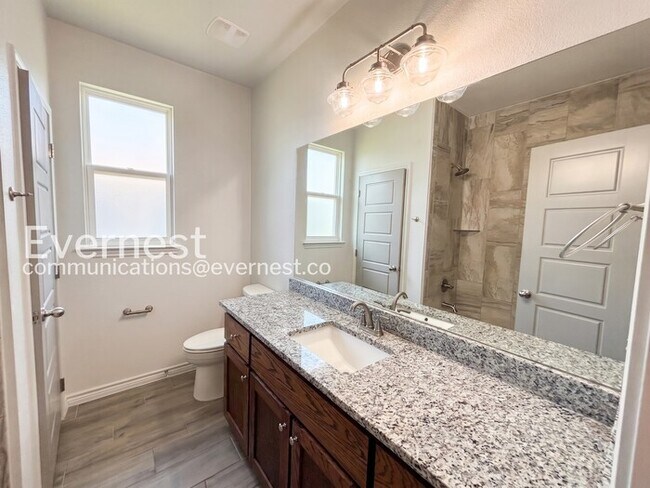 Building Photo - 842 Freedom Cir