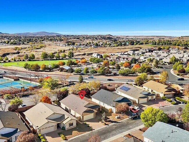 Building Photo - 328 La Paz St