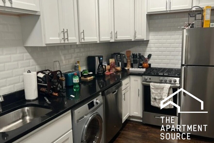 Building Photo - 320 Lee St