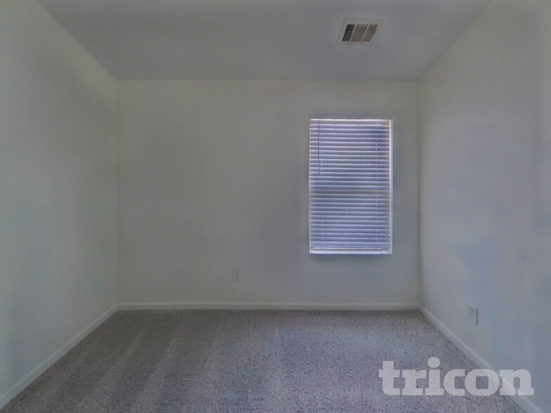 Building Photo - 5732 Barrington Run