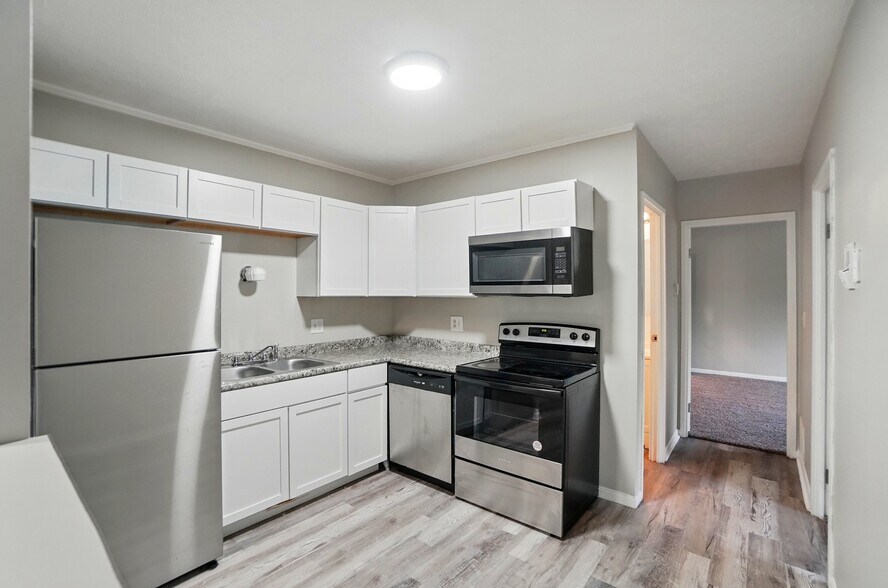 Building Photo - 480 Pedretti Ave
