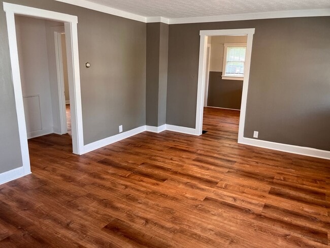 Building Photo - For Rent: Charming Newly Renovated 2-Bedro...