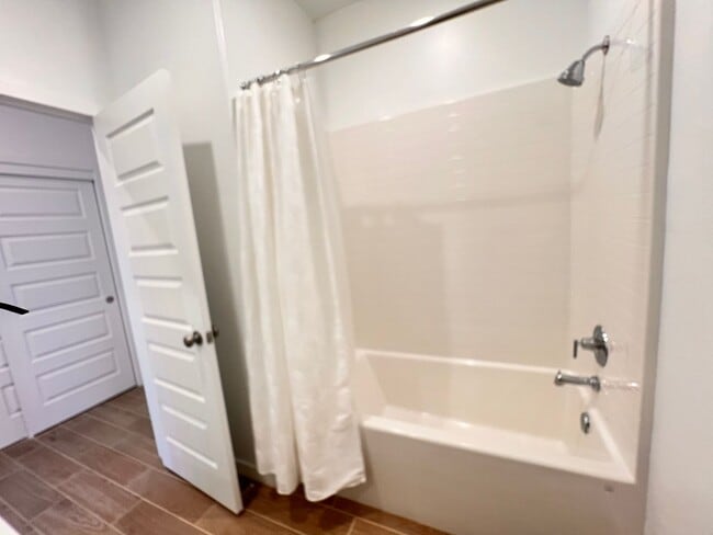 Building Photo - Northwest Bakersfield