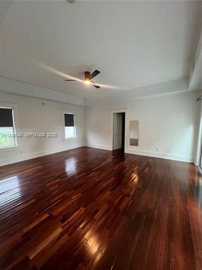 Building Photo - 130 SW 1st Ave