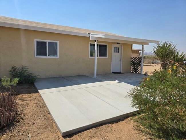 Building Photo - Stylish Desert Retreat in Flamingo Heights