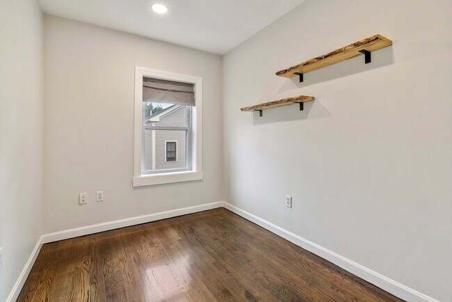 Building Photo - 110 Elm St