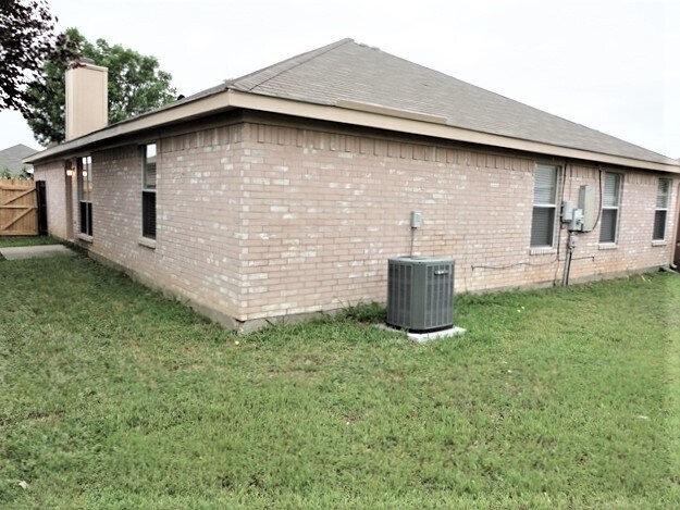 Building Photo - 7017 Stetter Dr