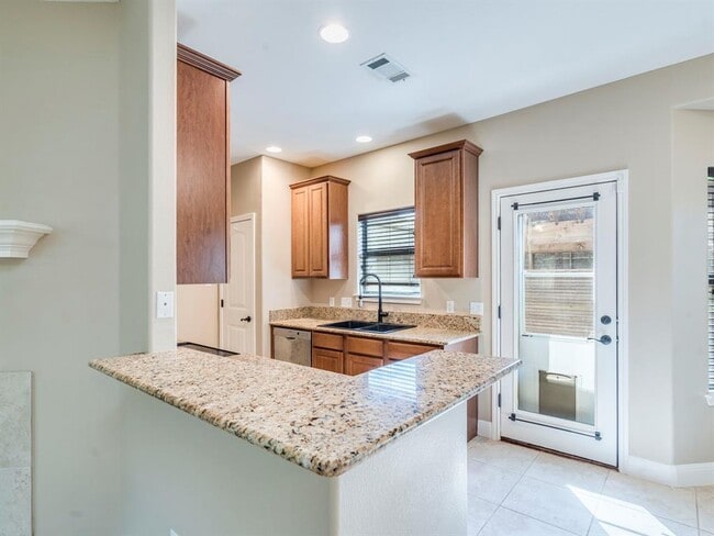 Building Photo - 10804 Wildwood Cir