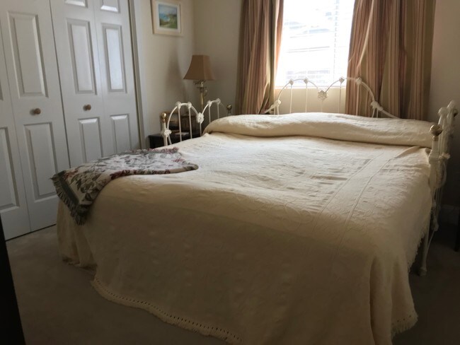 Can be CA King, two twins or one twin. - 1375 San Luis Ave