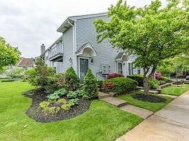Building Photo - 331B Delancey Pl